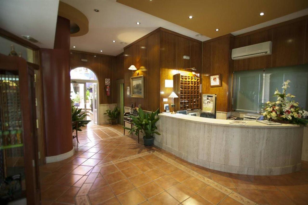 Hotel Plaza Manjon Villanueva Del Arzobispo Extérieur photo